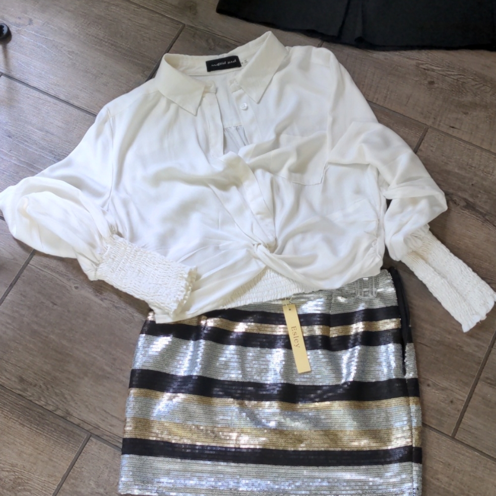 2 separate pcs. Sm skirt and Med shirt